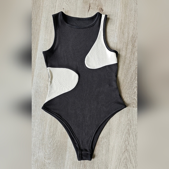 Small Trendy Bodysuit Set - Picture 4 of 7